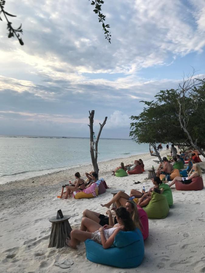 The Exile Sunset Bar & Bungalow Gili Trawangan Exterior photo
